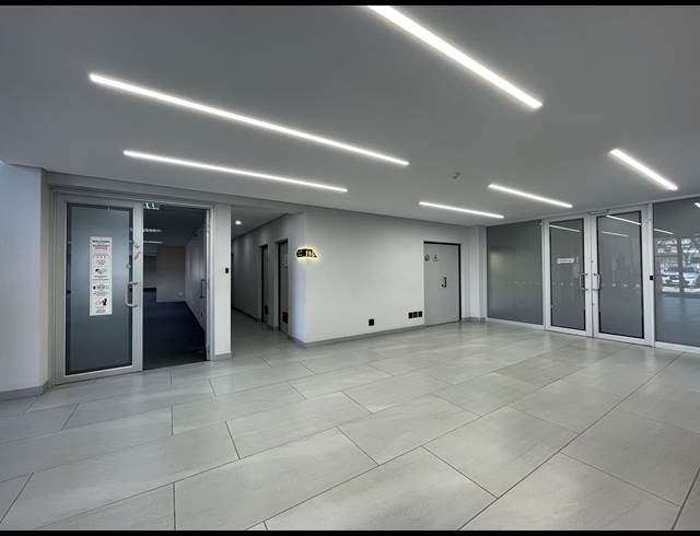 1,275M² OFFICE TO LET IN SANDTON CENTRAL