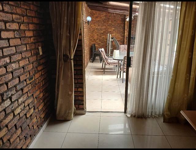 4 bed property to rent in RIDGEWAY