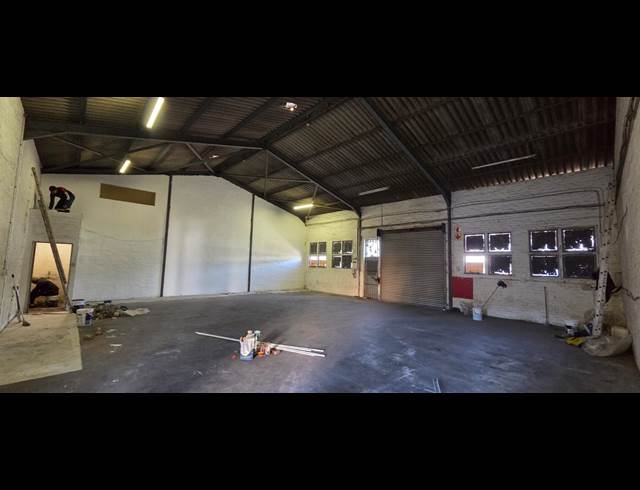 170M² WAREHOUSE TO LET IN CHARLESTON HILL
