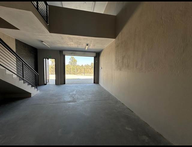 111M² WAREHOUSE TO LET IN MOREHILL