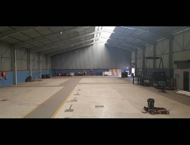 1,878M² WAREHOUSE RENTED IN WOODBROOK