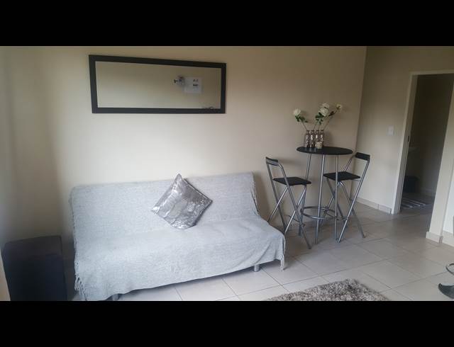 2 bed property to rent in KEMPTON PARK