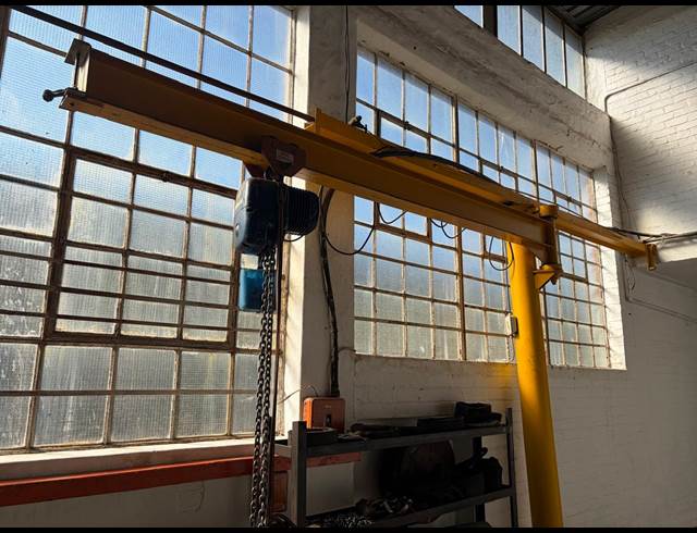 1,000M² WAREHOUSE TO LET IN ROBERTSHAM