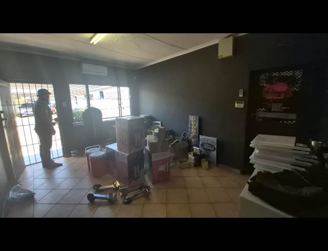 566M² WAREHOUSE TO LET IN ANDERBOLT