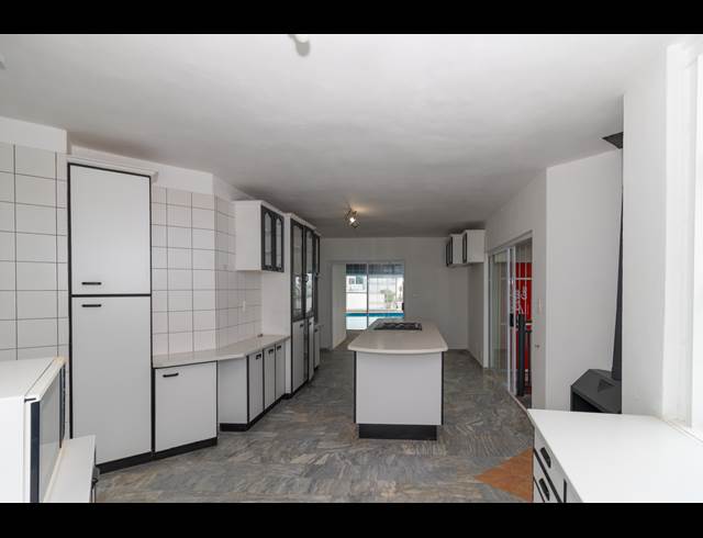 5 BEDROOM HOUSE TO LET IN MOUNTAINSIDE