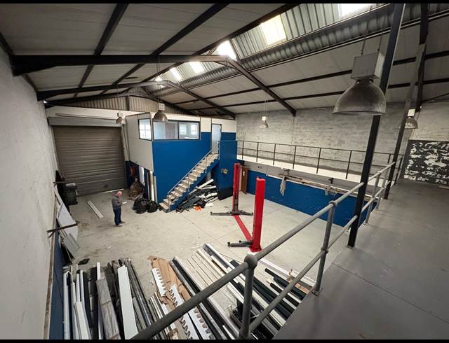 290M² WAREHOUSE TO LET IN STRAND CENTRAL