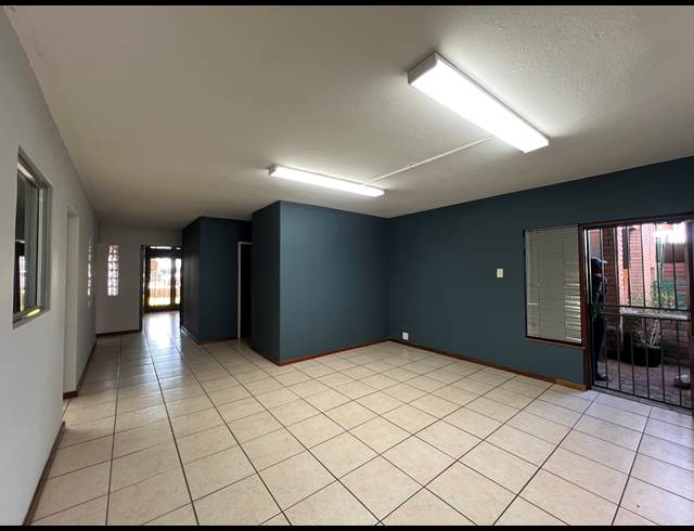 100.51M² OFFICE TO LET IN HIGHVELD