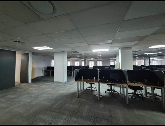 1,606M² OFFICE TO LET IN CRAIGHALL