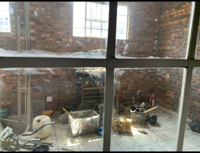 850M² WAREHOUSE TO LET IN ANDERBOLT