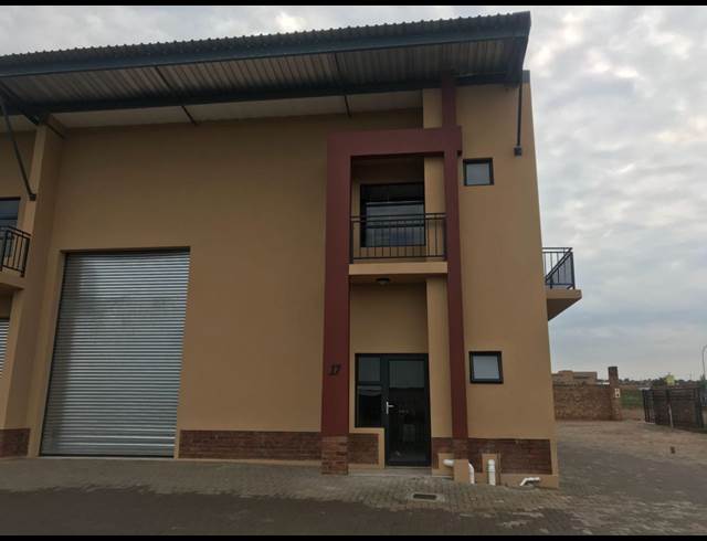 165M² WAREHOUSE RENTED IN CLAYVILLE