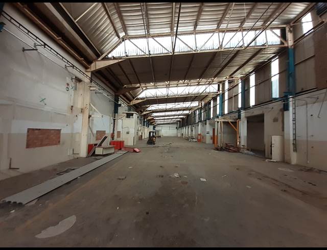 2,200M² FACTORY TO LET IN CHAMDOR