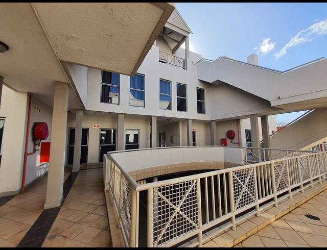 152M² OFFICE TO LET IN HATFIELD