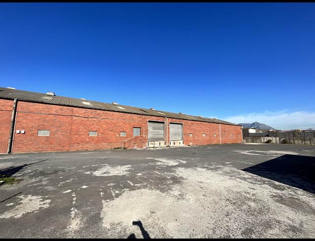 3,468M² WAREHOUSE RENTED IN EPPING INDUSTRIAL