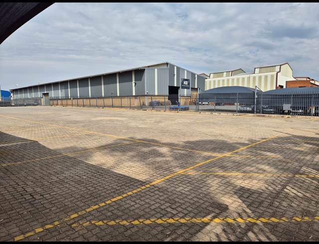 1,969M² INDUSTRIAL YARD TO LET IN DRIEHOEK