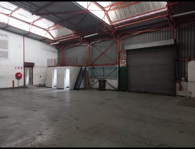 250M² WAREHOUSE TO LET IN CITY & SUBURBAN