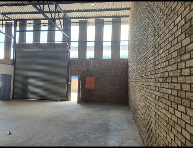 270M² WAREHOUSE TO LET IN TULISA PARK