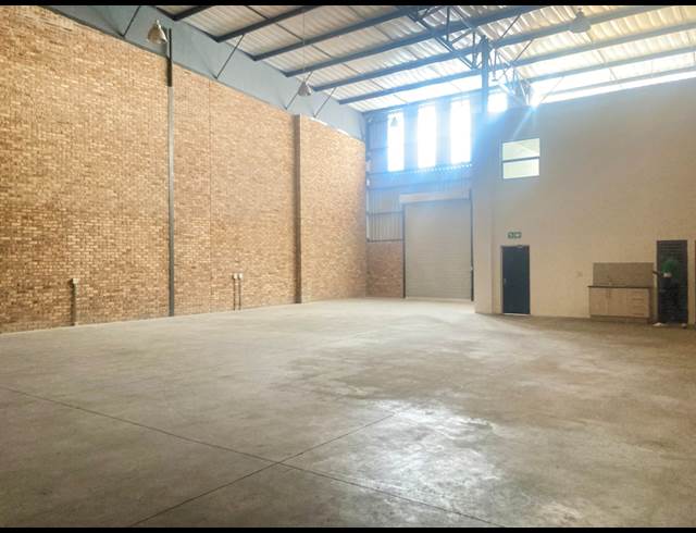 450M² WAREHOUSE TO LET IN KYA SANDS