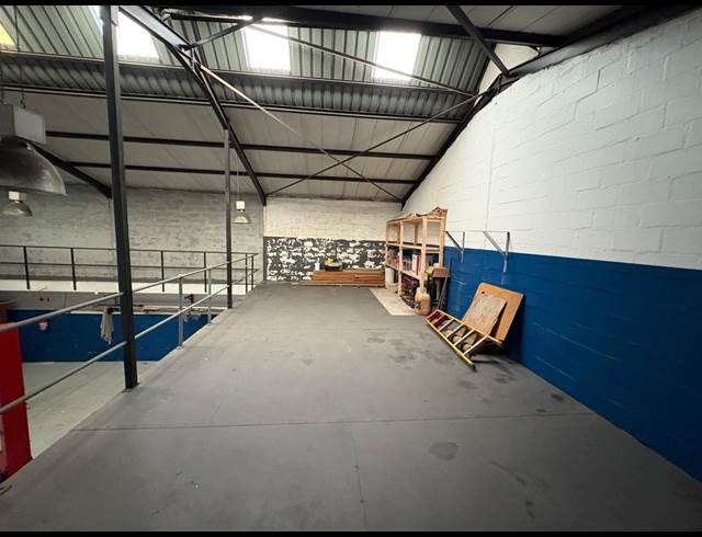 290M² WAREHOUSE TO LET IN STRAND CENTRAL