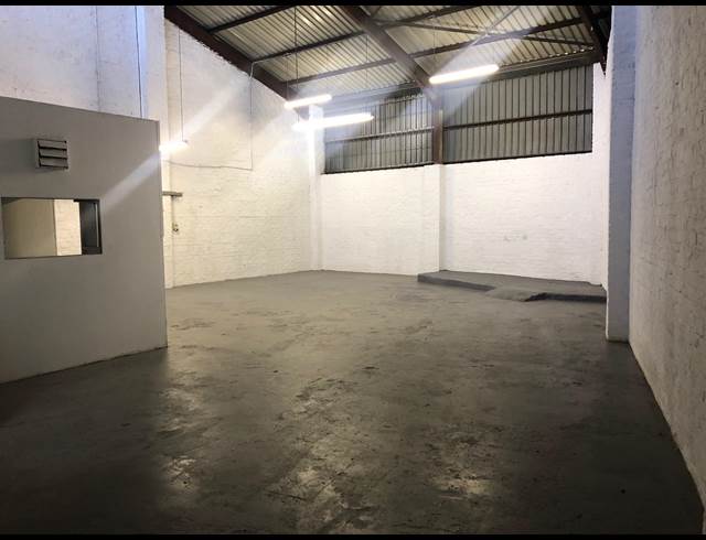 195M² MINI FACTORY RENTED IN EPPING INDUSTRIAL