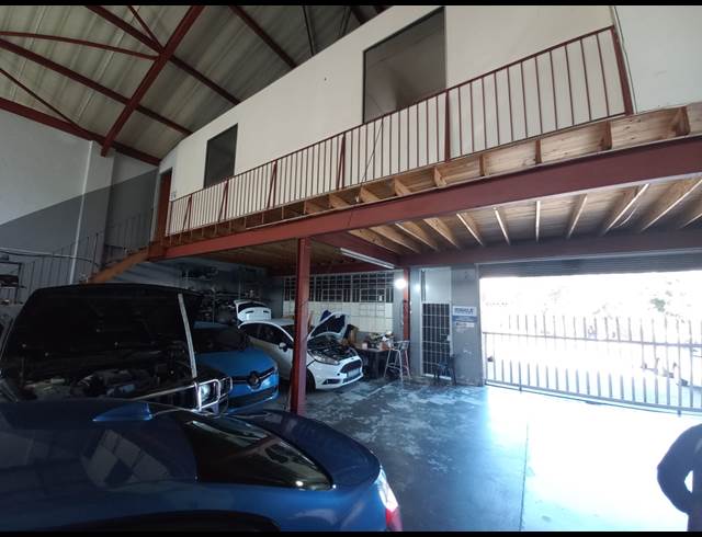 300M² WAREHOUSE TO LET IN TROYEVILLE