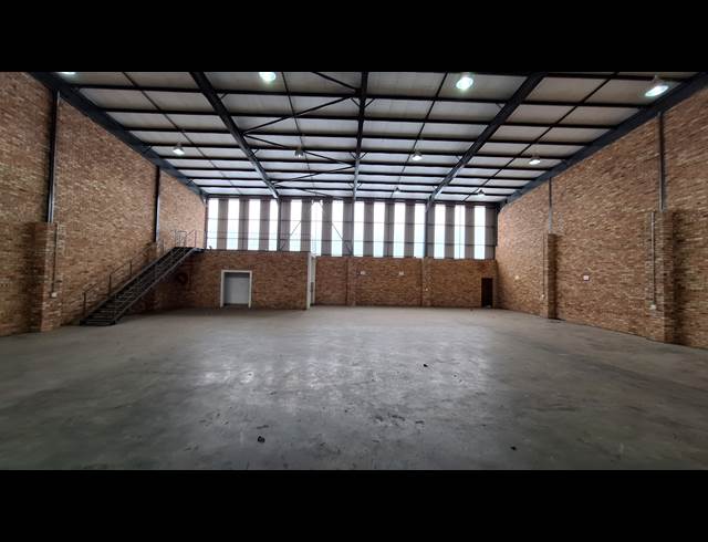 875M² WAREHOUSE TO LET IN NORTH RIDING