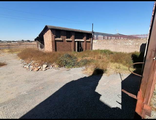 80M² WAREHOUSE TO LET IN GOLDEN SPRINGS