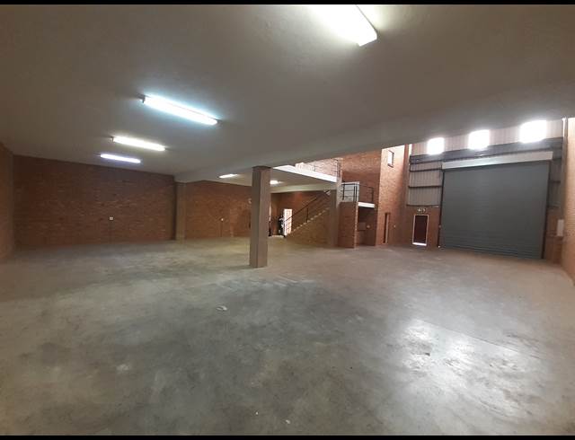 417M² WAREHOUSE TO LET IN LANSERIA
