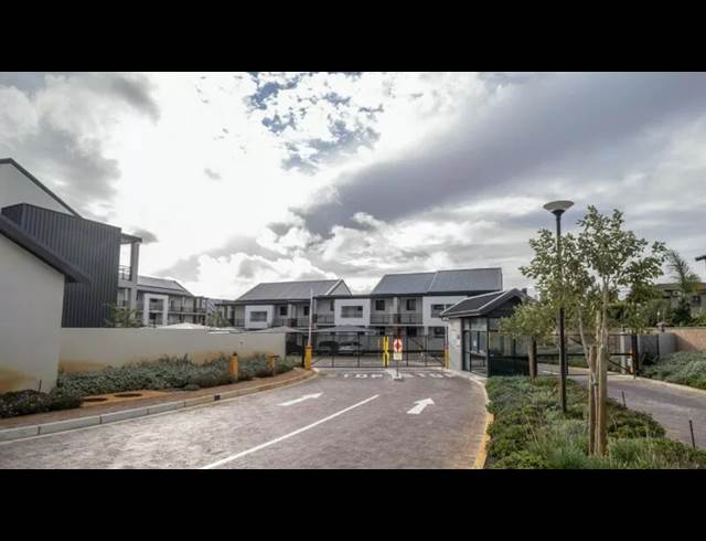 2 bed property to rent in VREDEKLOOF HEIGHTS