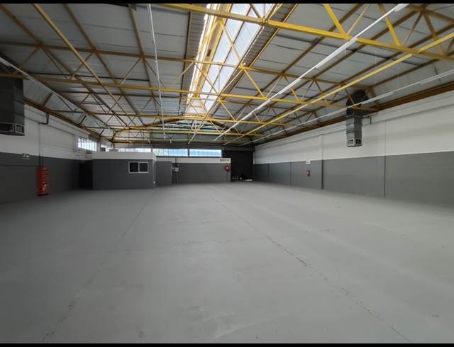 589M² WAREHOUSE TO LET IN MAITLAND