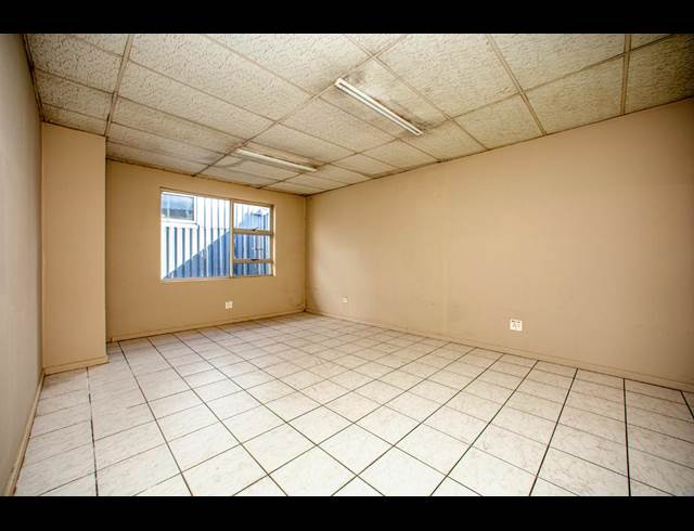 1,500M² WAREHOUSE TO LET IN WYNBERG