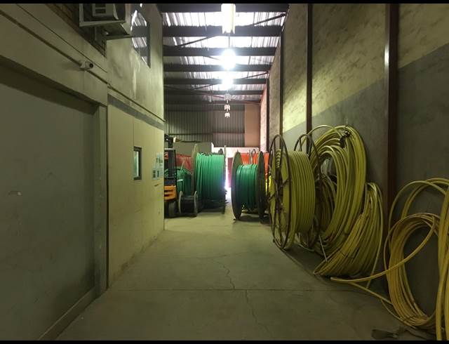 300M² WAREHOUSE RENTED IN SILVERTONDALE
