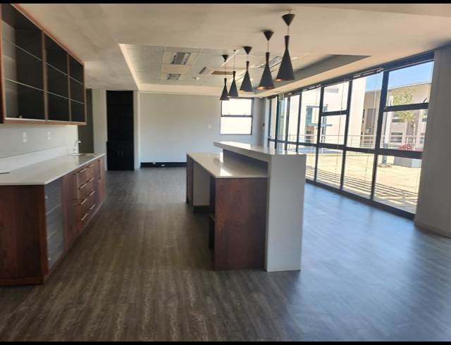 737M² OFFICE TO LET IN RANDJESPARK