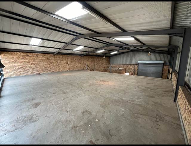 455M² WAREHOUSE TO LET IN CROWN