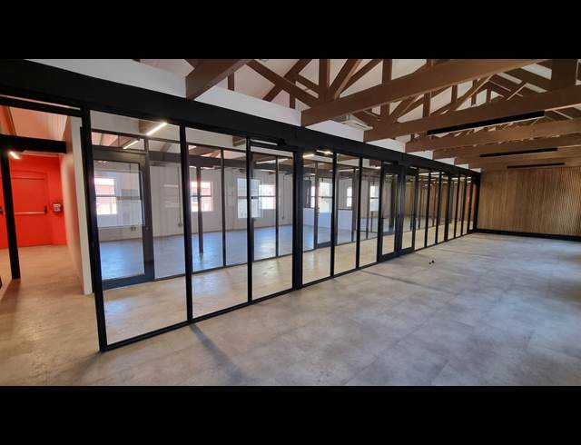 307M² OFFICE TO LET IN WOODSTOCK