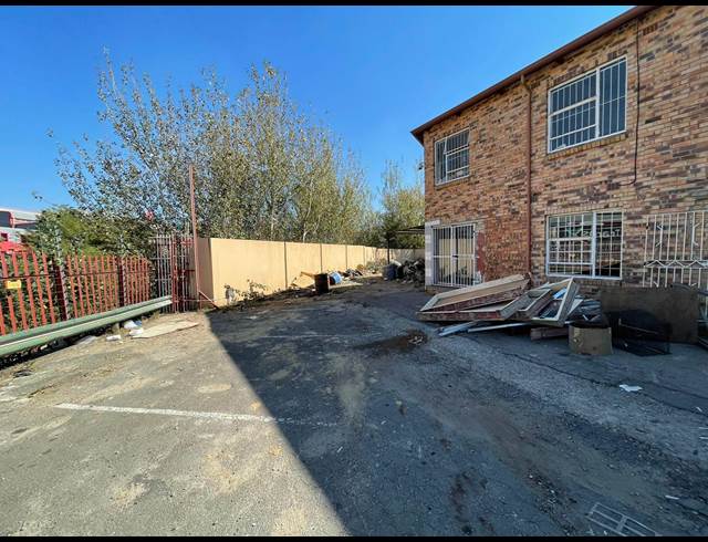225M² WAREHOUSE TO LET IN STRIJDOMPARK