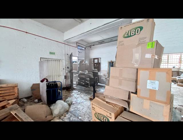 2,585M² BUILDING TO LET IN SALT RIVER