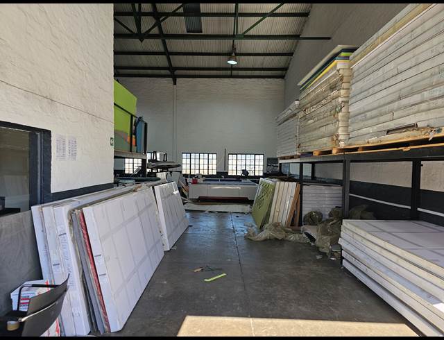 243M² MINI FACTORY TO LET IN KYA SANDS