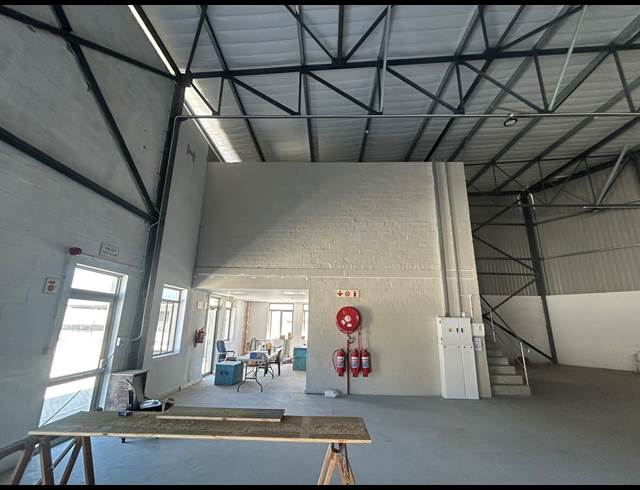 406M² WAREHOUSE TO LET IN SACKS CIRCLE INDUSTRIAL