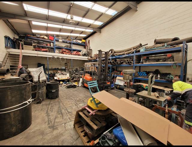 190M² WAREHOUSE RENTED IN KILLARNEY GARDENS