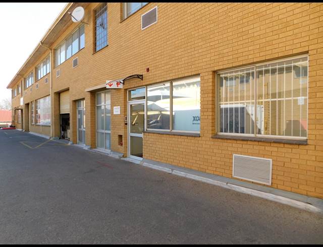 400M² OFFICE TO LET IN STRIJDOMPARK