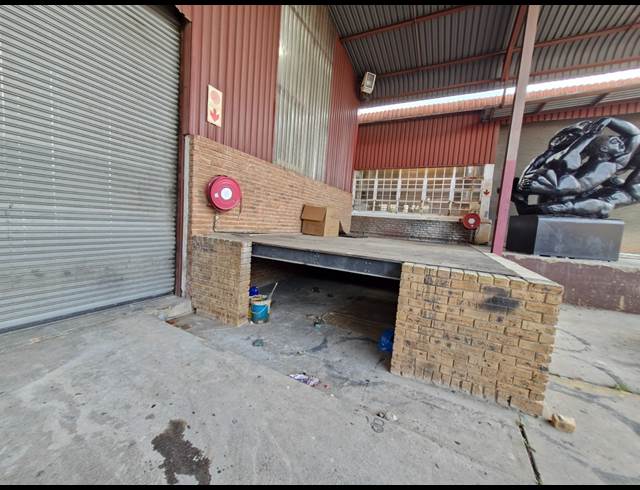 450M² WAREHOUSE TO LET IN KEW