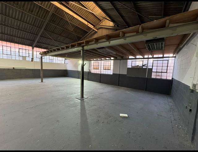 410M² WAREHOUSE TO LET IN STRAND INDUSTRIA