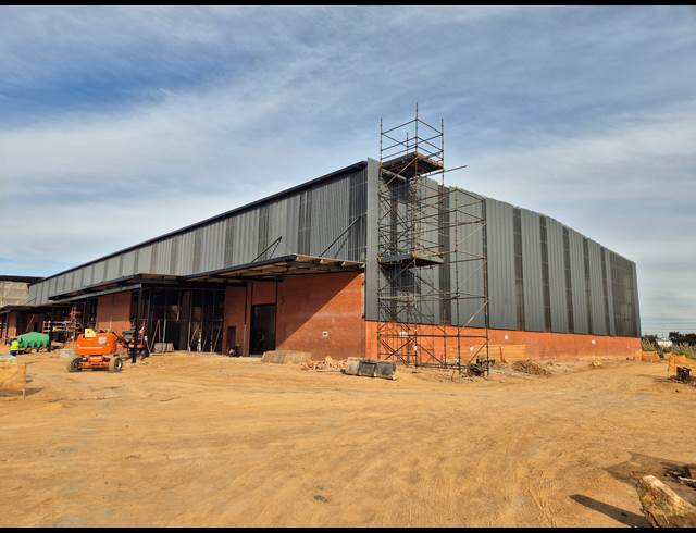 2,700M² WAREHOUSE TO LET IN GOSFORTH PARK