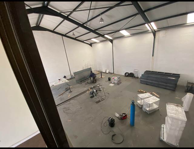 300M² WAREHOUSE TO LET IN KILLARNEY INDUSTRIA