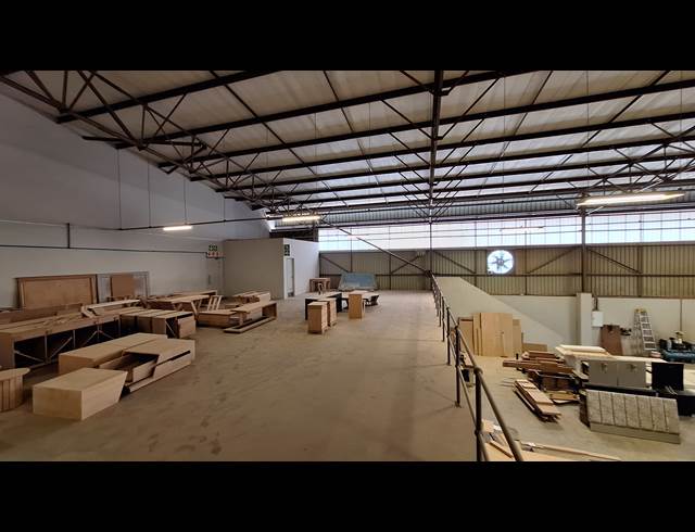1,287M² WAREHOUSE TO LET IN LANSERIA