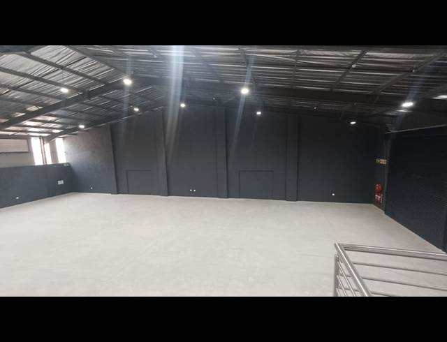 825M² WAREHOUSE TO LET IN RIVERSIDE PARK