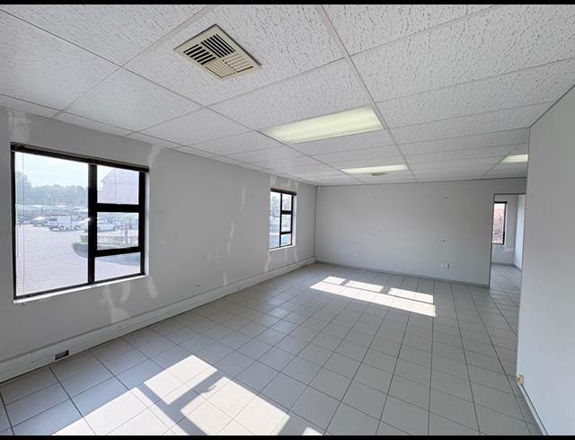 145M² OFFICE TO LET IN FOURWAYS
