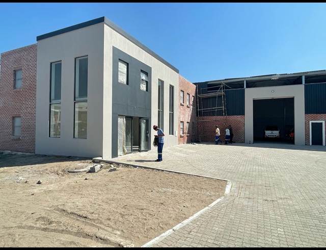975M² WAREHOUSE TO LET IN STIKLAND INDUSTRIAL