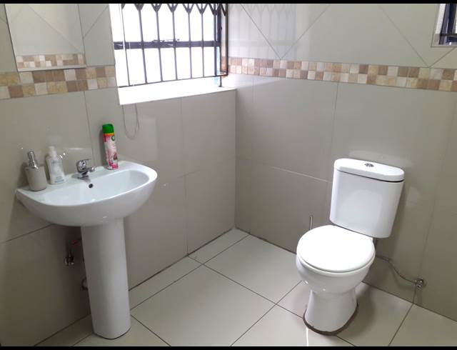 400M² OFFICE TO LET IN ROOIHUISKRAAL