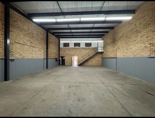 250M² WAREHOUSE TO LET IN CHAMDOR